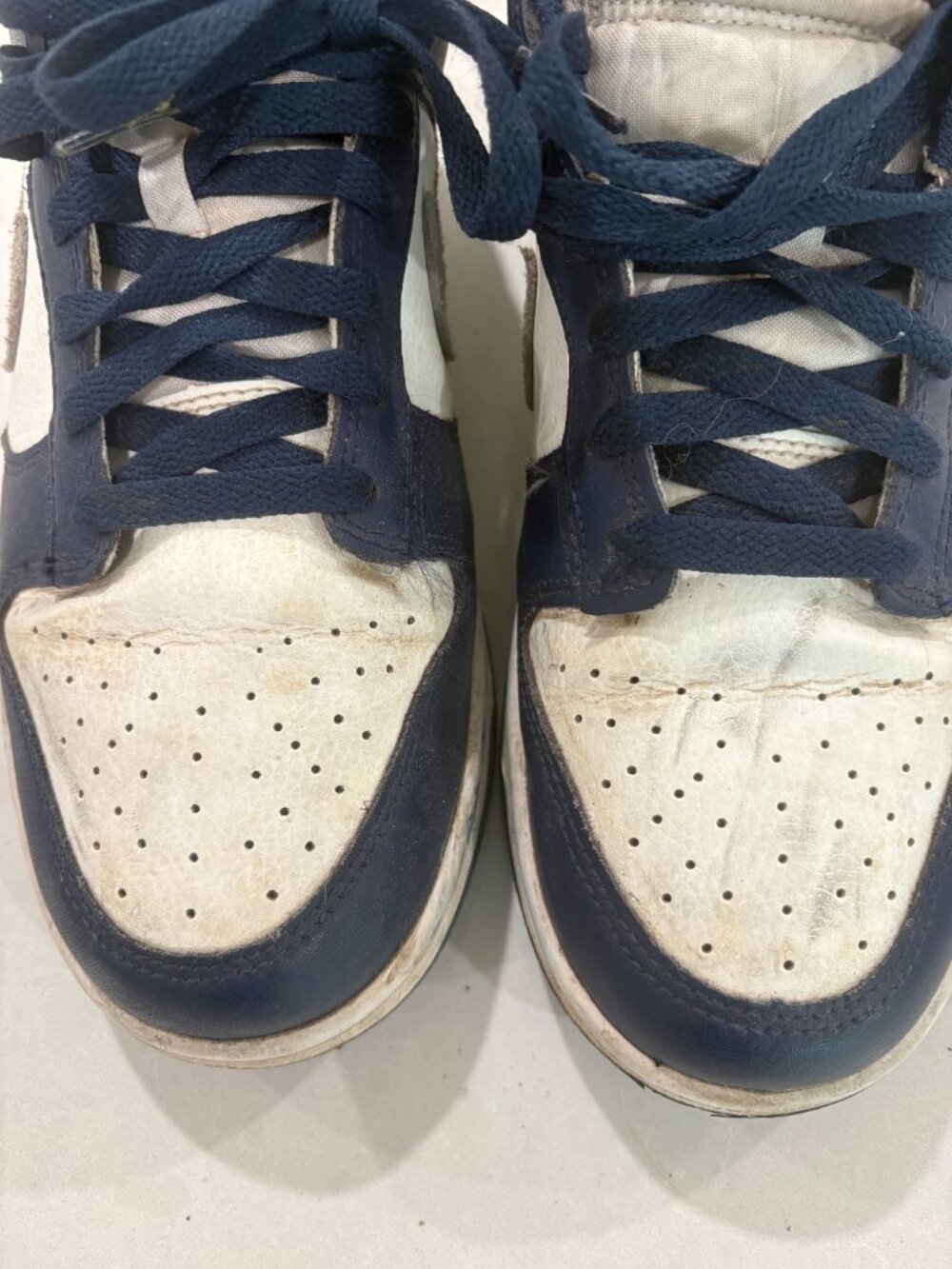 Nike Air Force – Navy & White – Men's Size 9 - Picture 8 of 8